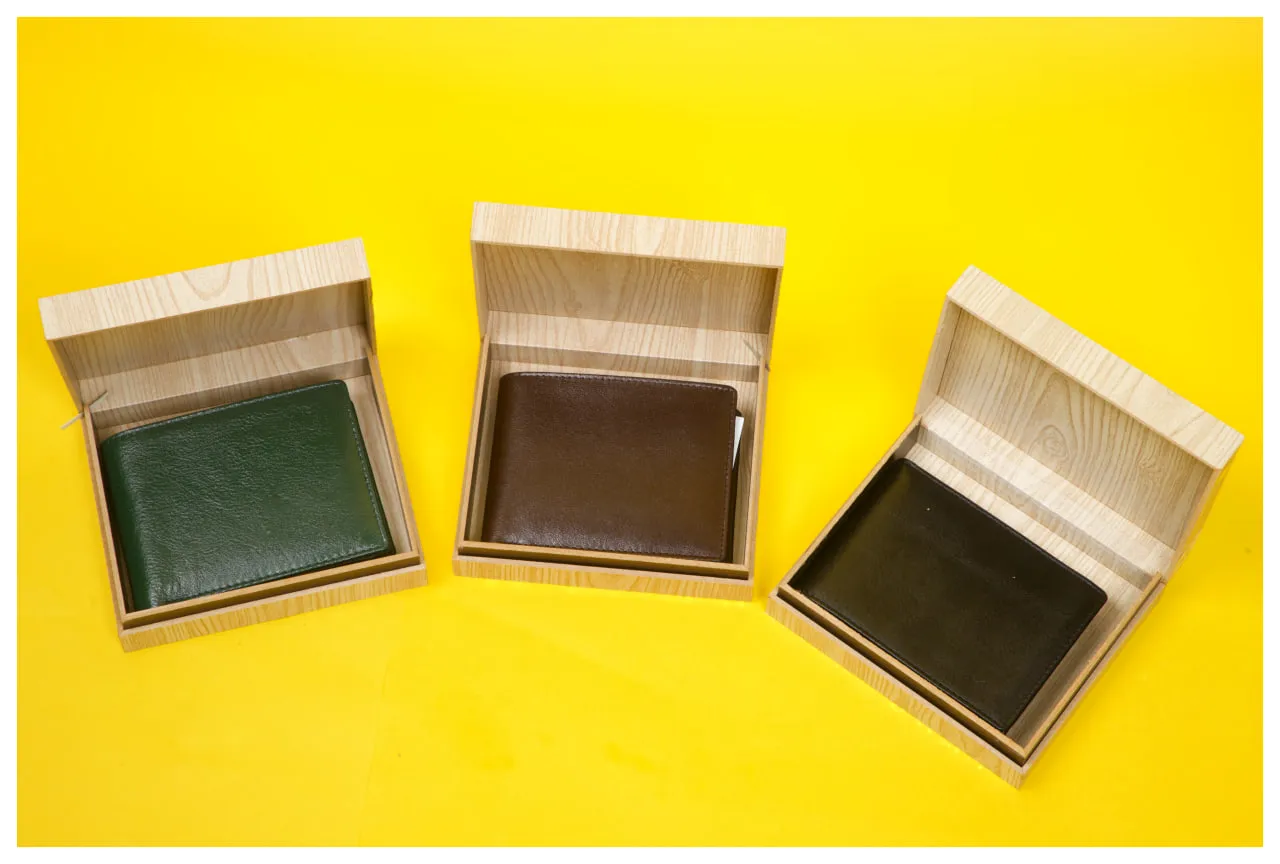 bi-fold men's wallet wooden gift box