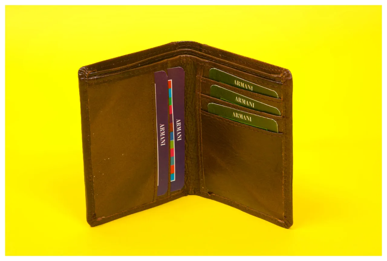 bi-fold men's wallet 