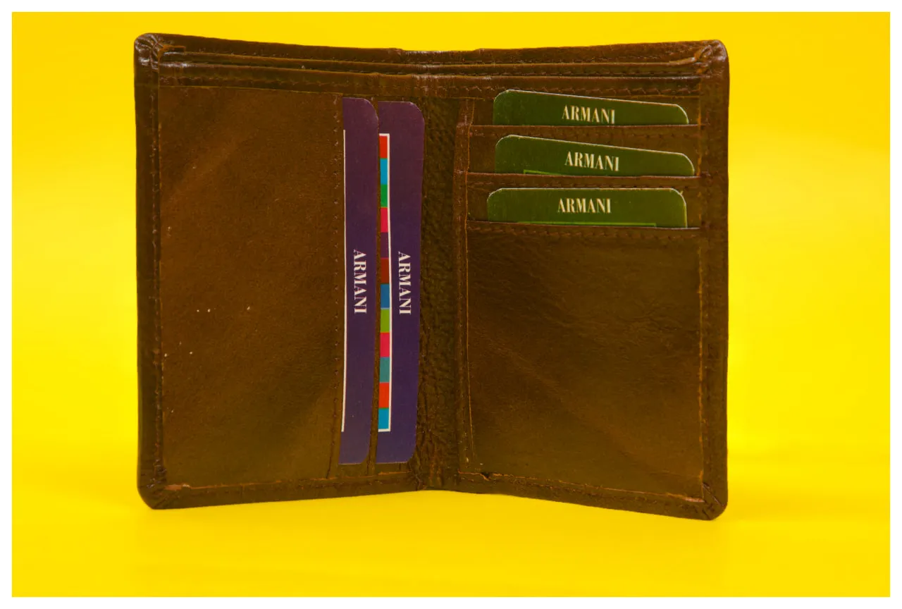 bi-fold men's wallet 